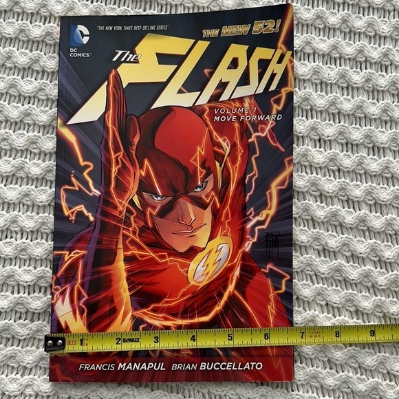 Dc comics • the flash volume 1 move forward book - Picture 12 of 13